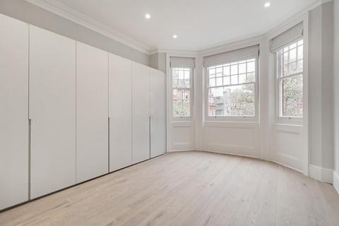 3 bedroom flat to rent, Sloane Gardens, London, SW1W