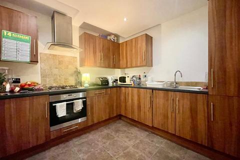 2 bedroom flat for sale, Wimborne Road East, Ferndown