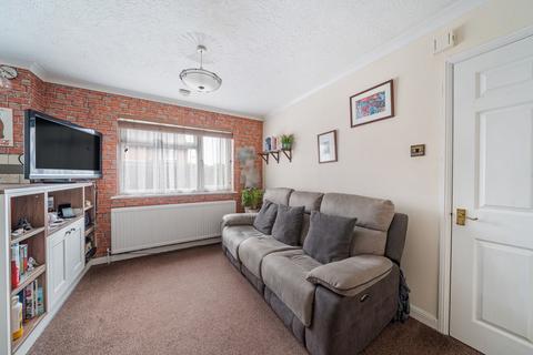 1 bedroom end of terrace house for sale, Cambridge Road, West Molesey, Surrey, KT8