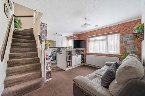 1 bedroom end of terrace house for sale, Cambridge Road, West Molesey, Surrey, KT8