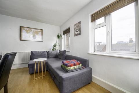 22 Forest Grove, London, E8 3HX