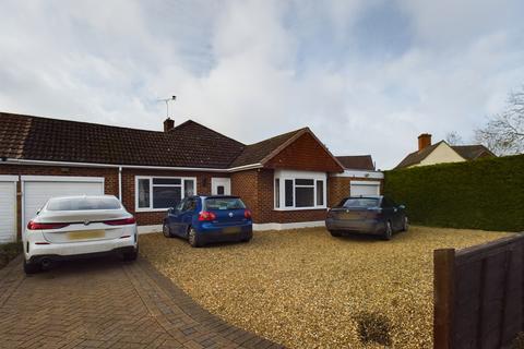 3 bedroom bungalow for sale, Heath Road, Pamber Heath, RG26