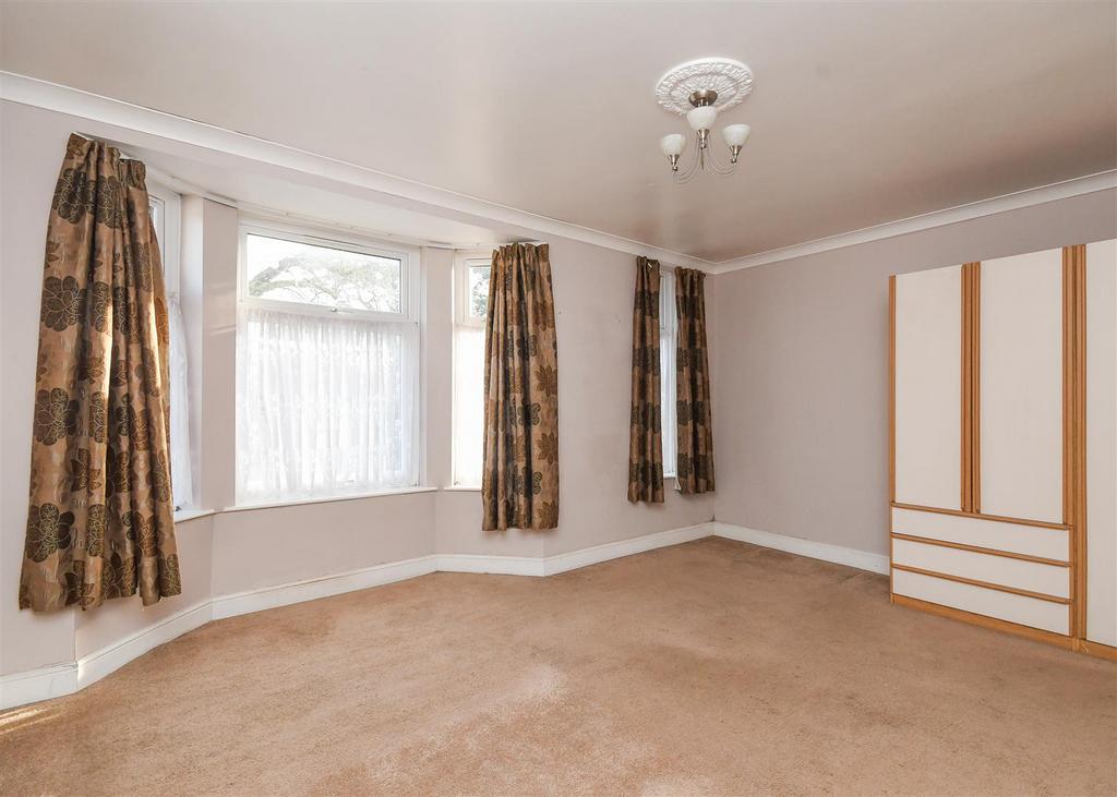 51 Park Road West - Prinicpal Bedroom.jpg