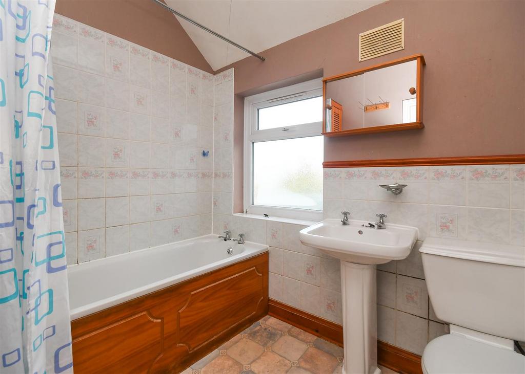 51 Park Road West - Bathroom.jpg