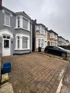 5 bedroom terraced house to rent, Westwood Road Ilford IG3 8SD