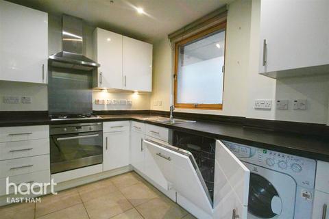 2 bedroom apartment to rent, Oberon Court, LONDON