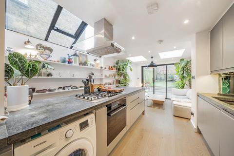 3 bedroom terraced house for sale, Brading Road, Brixton