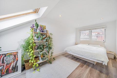 8 Brading Road, London, SW2 2AN