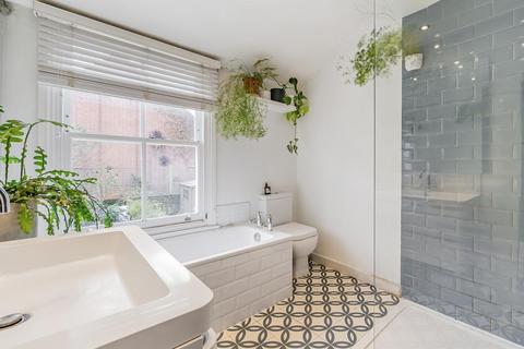 8 Brading Road, London, SW2 2AN