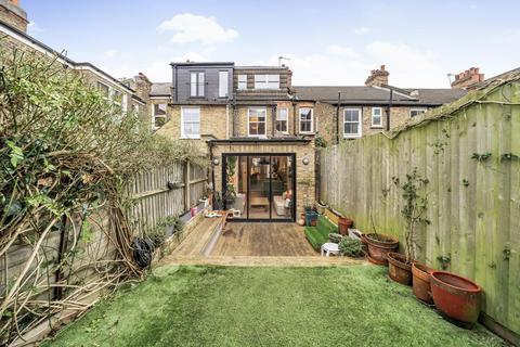8 Brading Road, London, SW2 2AN