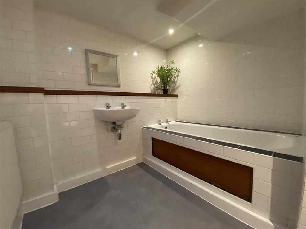 1st Bathroom.jpeg