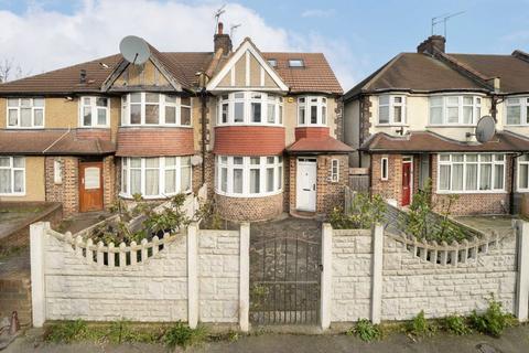 Bowes Road, London N11