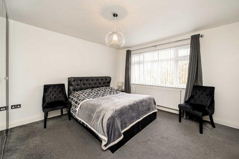 4 bedroom house for sale, Bowes Road, London N11