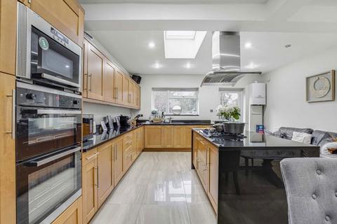 16 Albury Avenue, Isleworth, TW7 5HX