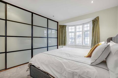 16 Albury Avenue, Isleworth, TW7 5HX