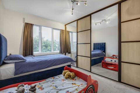 16 Albury Avenue, Isleworth, TW7 5HX