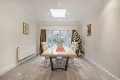 16 Albury Avenue, Isleworth, TW7 5HX