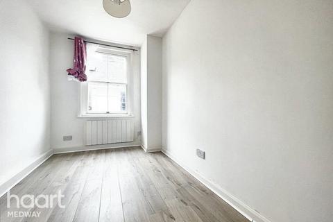 Studio to rent, High Street, Chatham