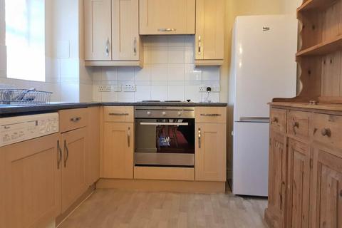 2 bedroom flat to rent, Florey Gardens, Aylesbury HP20