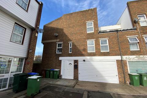 3 bedroom house for sale, St. Martins Close, Erith DA18