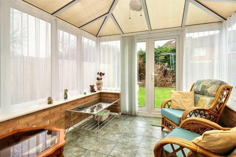 2 bedroom detached bungalow for sale, Charming Clevedon bungalow in desirable cul-de-sac