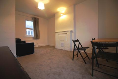 3 bedroom flat to rent, Adelaide Grove, Shepherds Bush