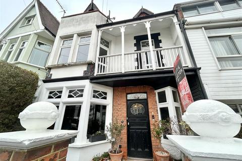 Woodfield Road, Leigh-On-Sea