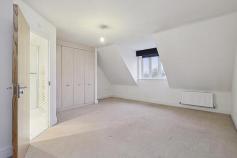 4 bedroom terraced house to rent, Goodacre Close, Weybridge, Surrey, KT13