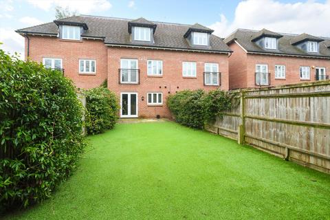 4 bedroom terraced house to rent, Goodacre Close, Weybridge, Surrey, KT13