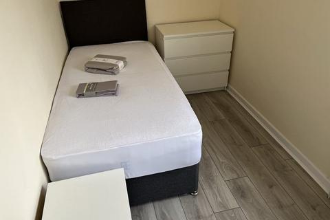 House share to rent, New Road, Pill, Bristol, Somerset