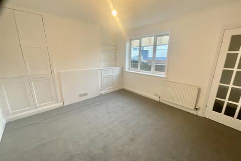 3 bedroom house to rent, Cross Street, Scarborough