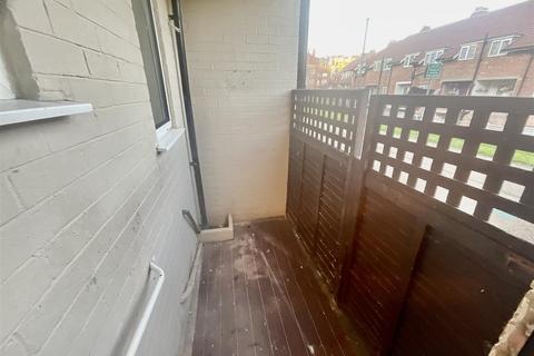 3 bedroom house to rent, Cross Street, Scarborough