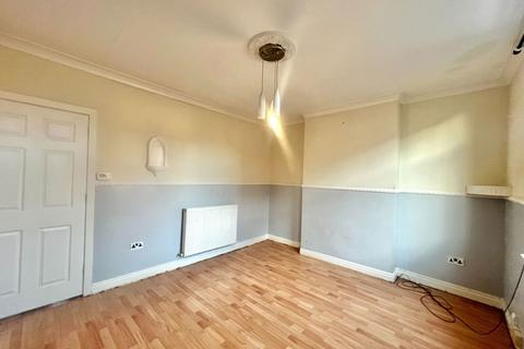 2 bedroom terraced house to rent, New Street, Stairfoot, S71 5AJ