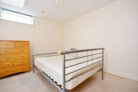 2 bedroom flat to rent, Romford Road, Stratford, London, E15