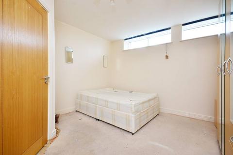 2 bedroom flat to rent, Romford Road, Stratford, London, E15