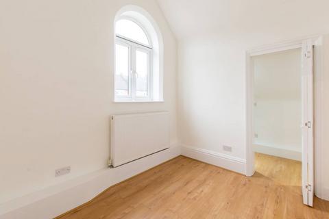 Studio to rent, Dunford House, N22, Turnpike Lane, London, N22