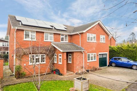 4 bedroom detached house for sale, Manor Farm Way, Seer Green, HP9