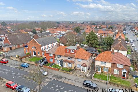 3 bedroom terraced house for sale, Becontree Avenue, Dagenham, Greater London, RM8