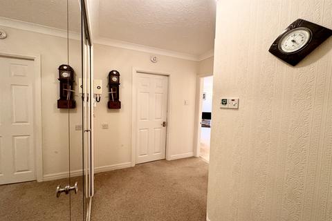 1 bedroom retirement property for sale, Oakwood, Tabley Road, Knutsford