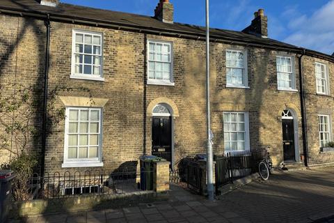 3 bedroom terraced house to rent, New Square, Cambridge, Cambridgeshire