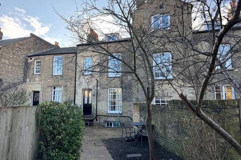 3 bedroom terraced house to rent, New Square, Cambridge, Cambridgeshire