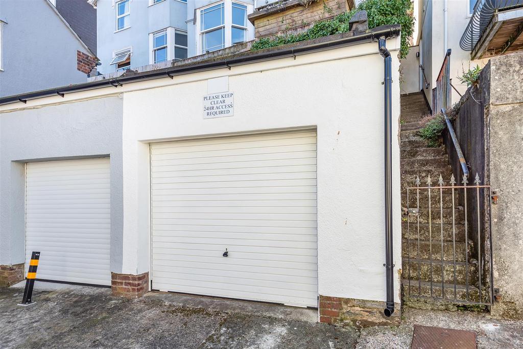Garage.jpg