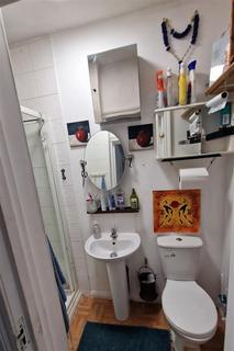 1 bedroom in a flat share to rent, Elgin Avenue, Maida Vale, London