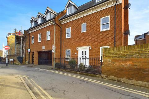 2 bedroom flat for sale, Monument Green, Weybridge