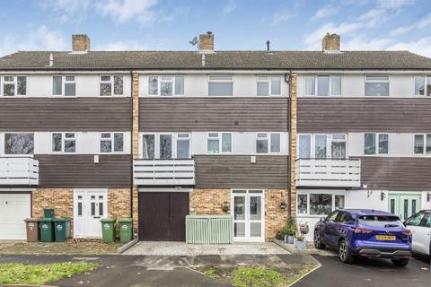 4 bedroom terraced house for sale, Kenton Avenue, Sunbury-On-Thames TW16