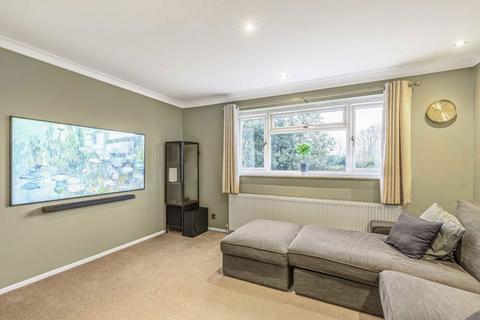 4 bedroom terraced house for sale, Kenton Avenue, Sunbury-On-Thames TW16