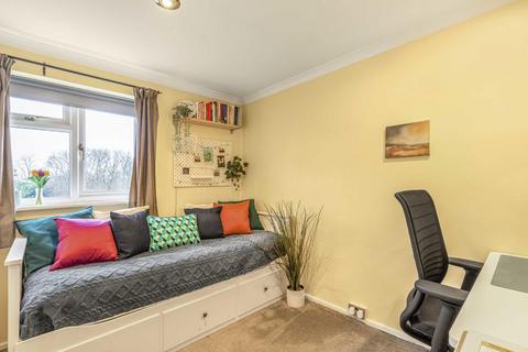 80 Kenton Avenue, Sunbury-on-thames, TW16 5AR