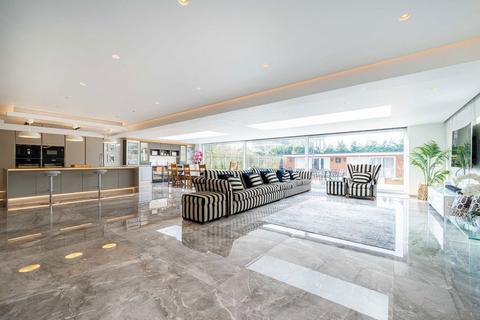 undefined, The Avenue, Sunbury-On-Thames TW16