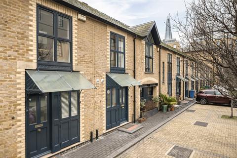 2 bedroom terraced house to rent, Gainsford Street, London SE1