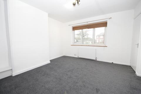 3 bedroom flat to rent, Elmshurst Crescent, N2